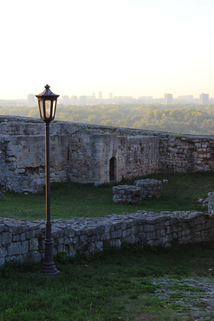 Neo-Beograd from a Distance