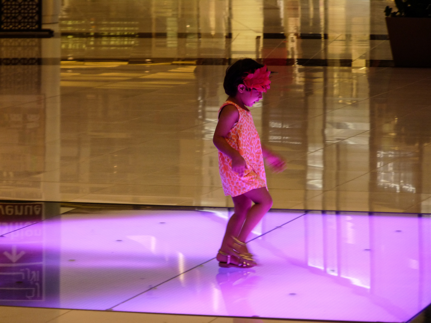 Neon Spielplatz für Kinder