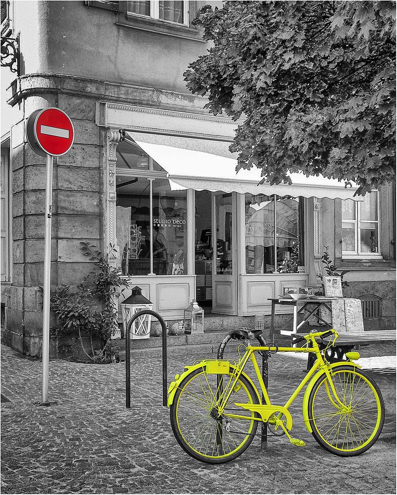 Neongelbes Fahrrad in Colmar