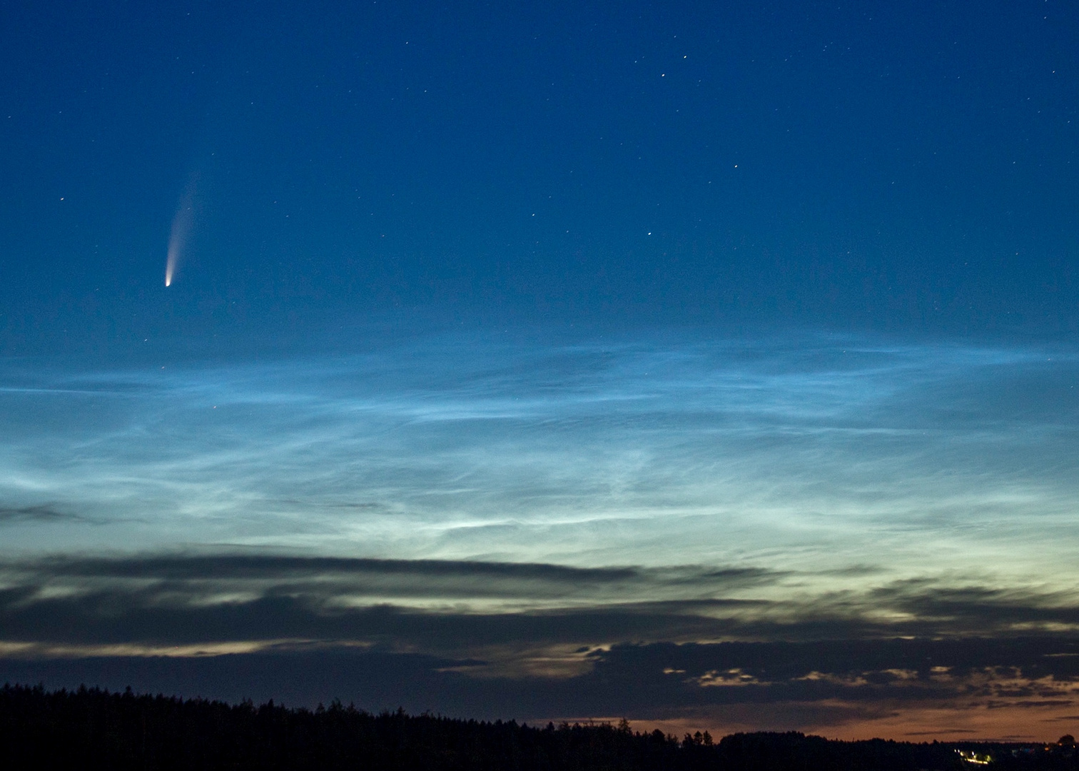 Neowise am Morgenhimmel 