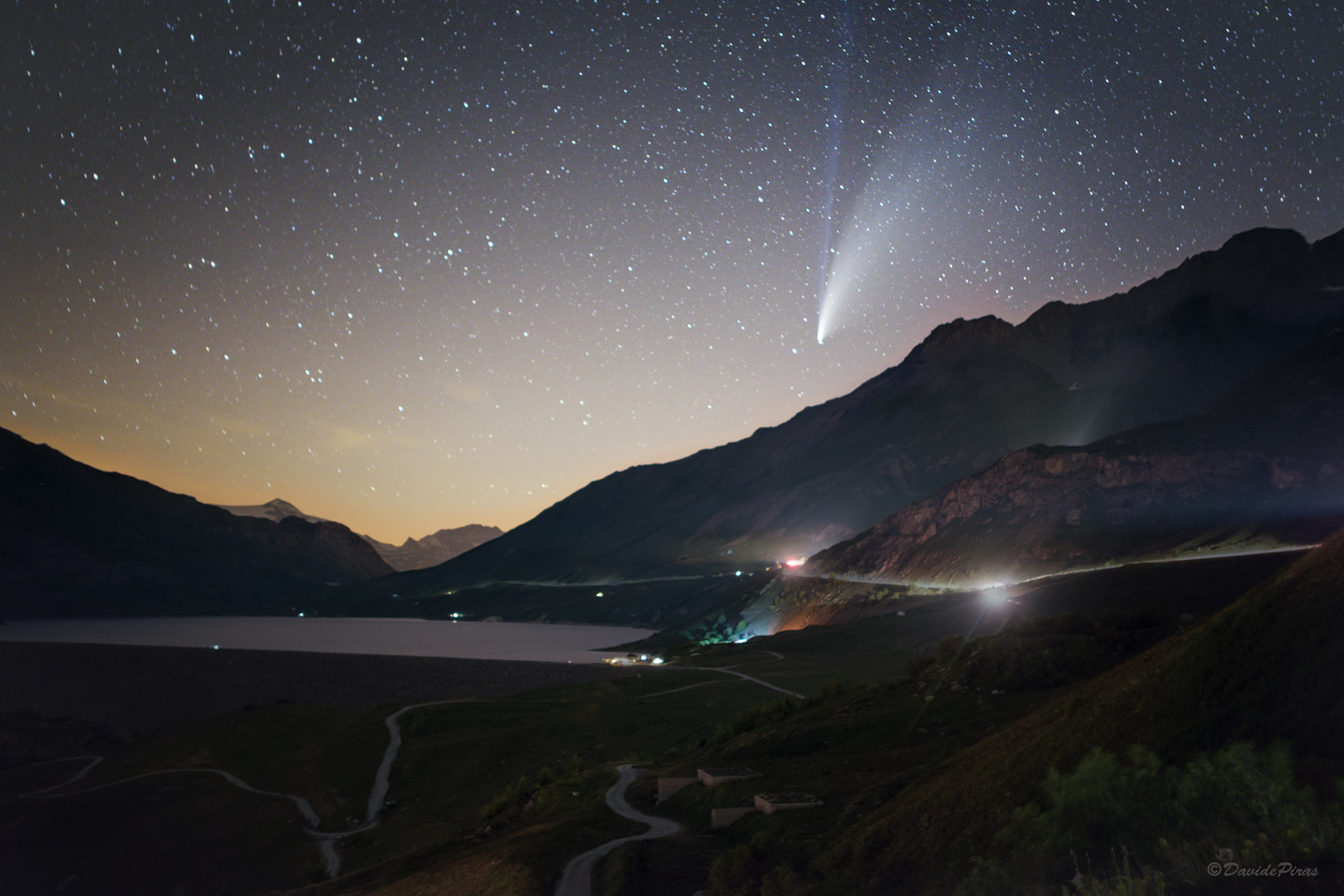 Neowise sul Lago del Moncenisio