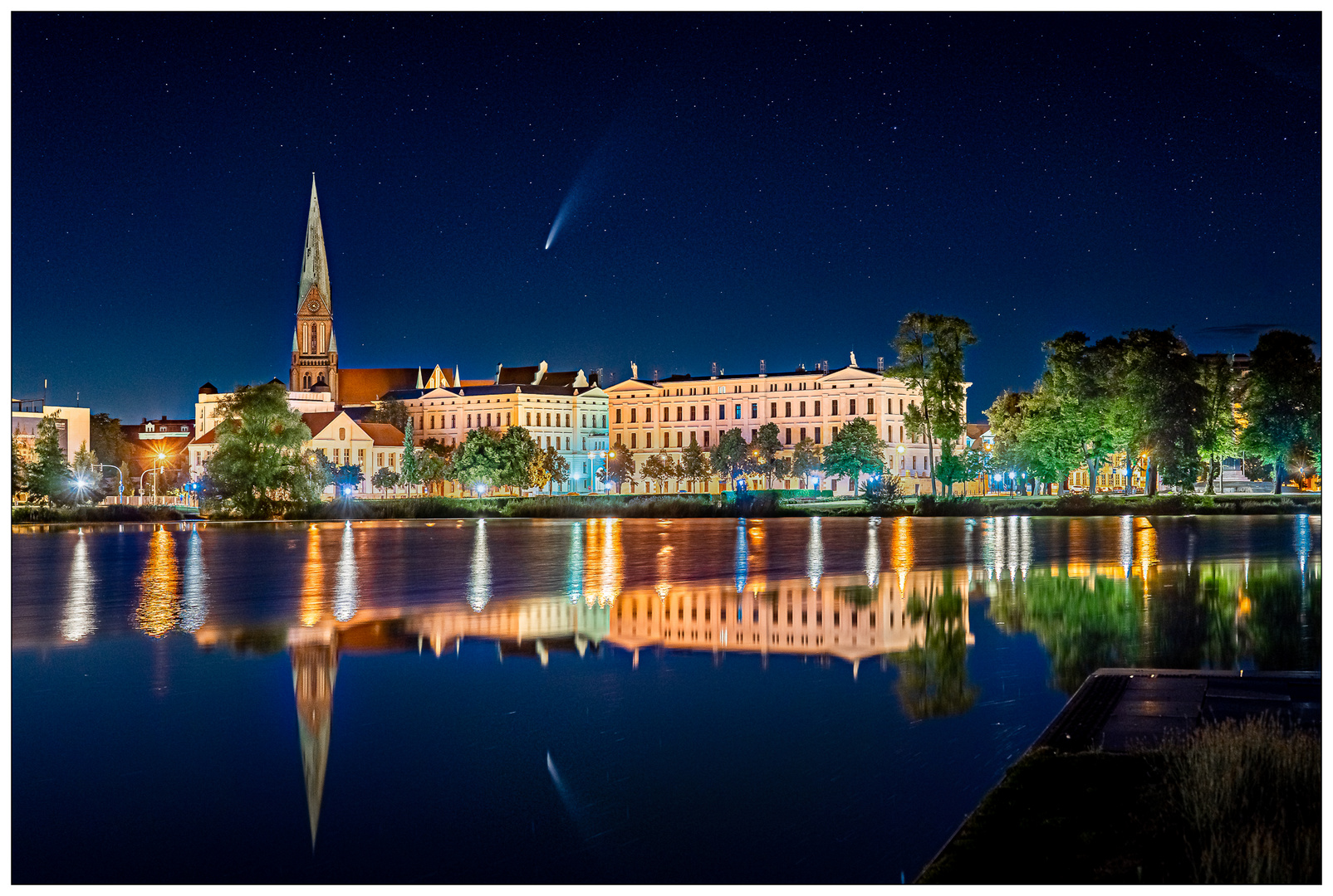 Neowise über Schwerin