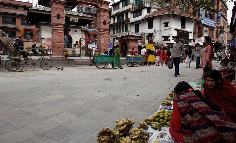 NEPAL 16 - PER STRADA / ON THE ROAD