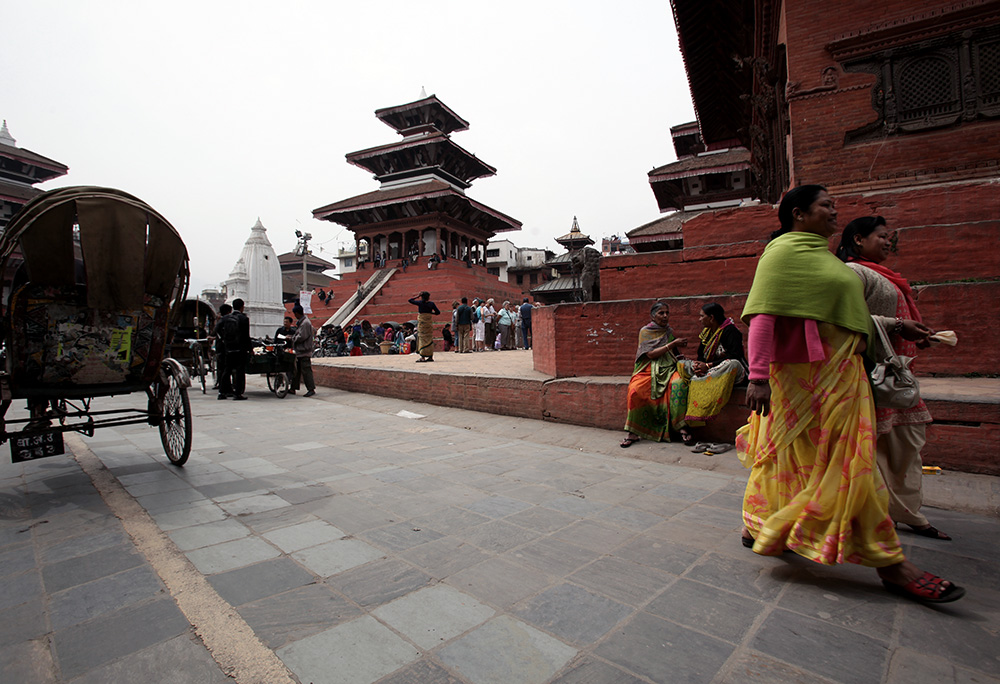 NEPAL 17 - PER STRADA / ON THE ROAD