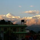 Nepal Bewohner vor dem Himalaya(2)
