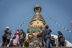 Nepal - Kathmandu - Swayambhunath - Die letzten Stufen zum Glück