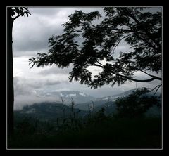 Nepal:: Monsun - Berge in den Wolken