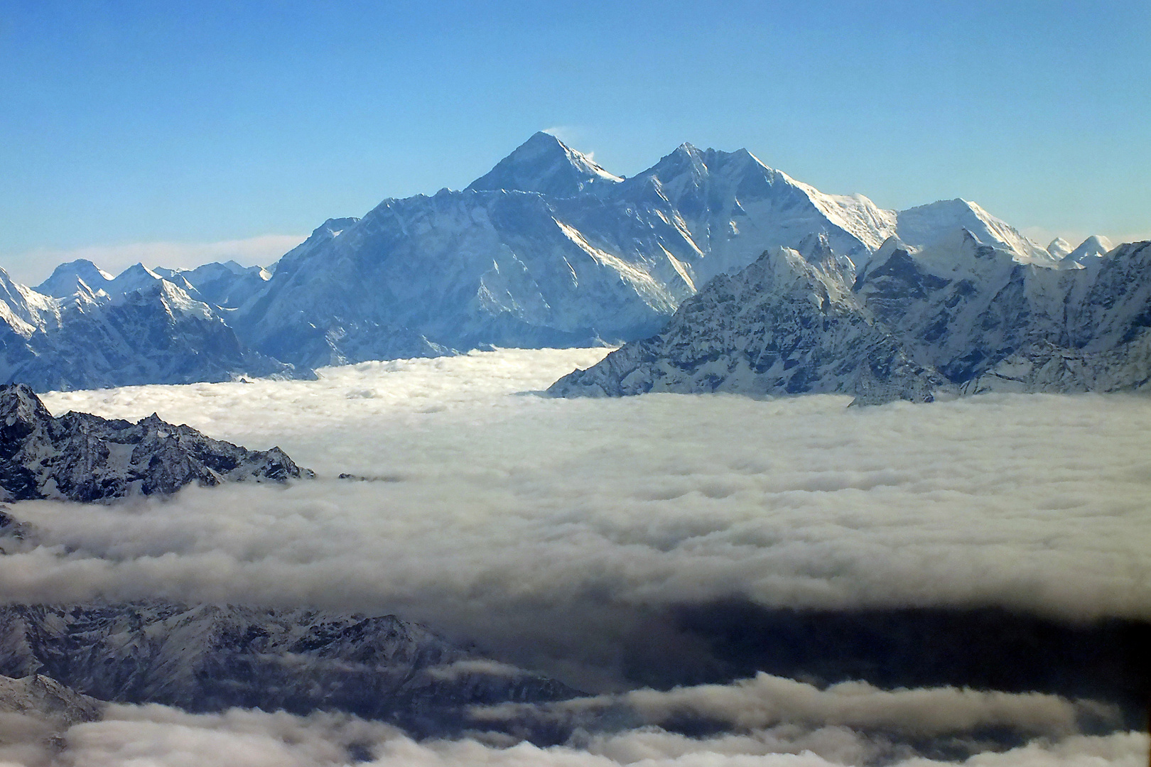 Nepal: Mount Everest, Blick aus dem Flugzeug auf den mit 8850m höchsten Berg der Erde