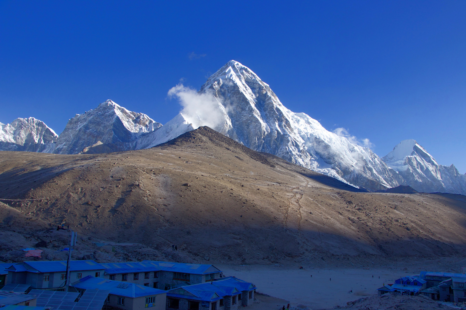 NEPAL, Mt. Pumo Ri, im Vordergrund der Kala Pathar