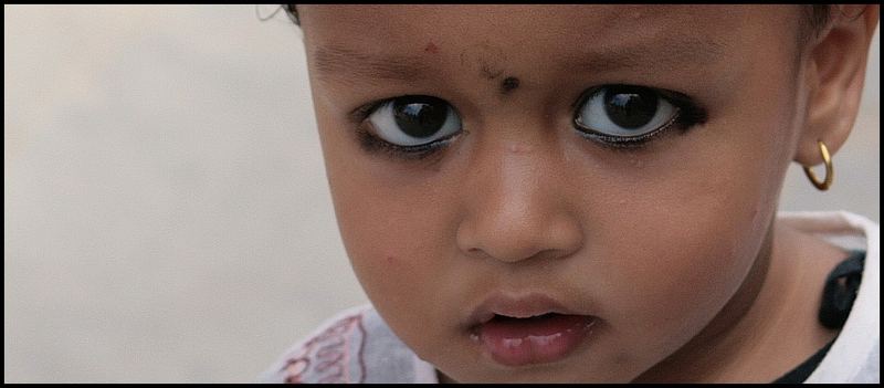 Nepal:: Schöne schwarze Augen