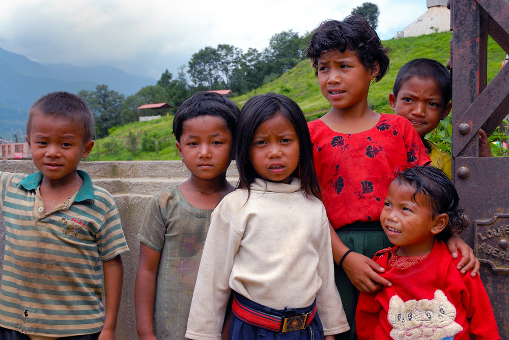 Nepalese kids near Bagmati river