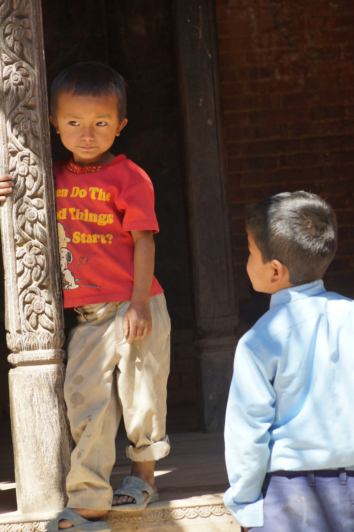 nepalesische Kinder in Baktanpur