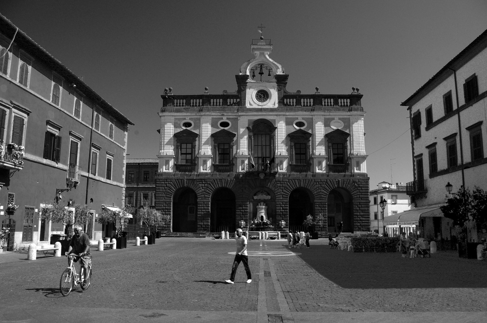 Nepi (VT) uno sguardo in piazza