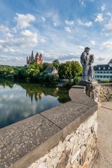 Nepomukstatue vor Limburger Dom06