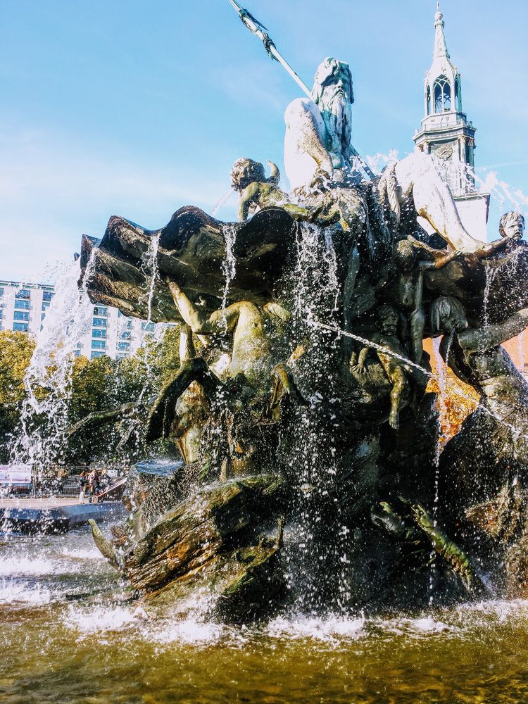 Neptun Brunnen Berlin Alexanderplatz