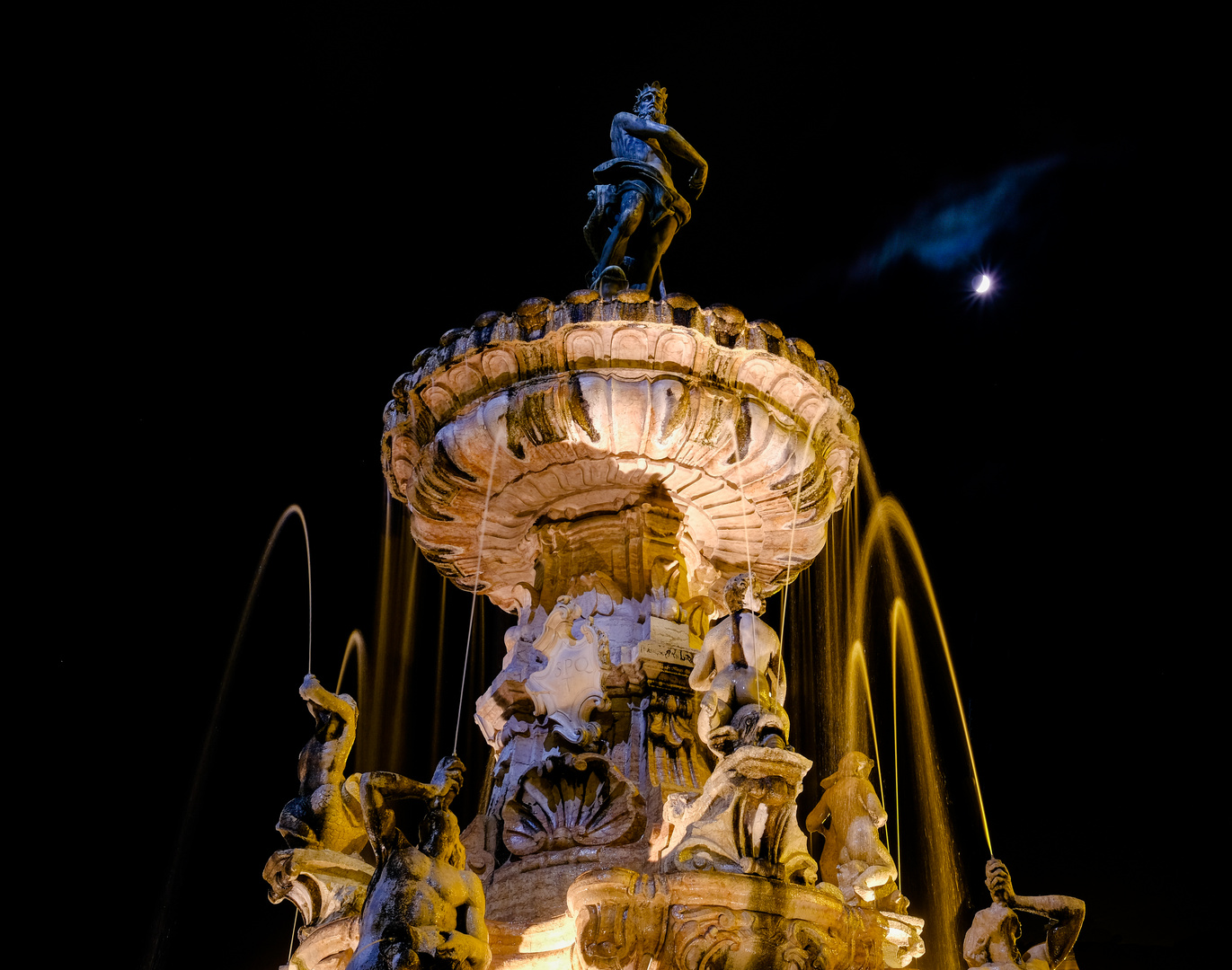 Neptun-Brunnen in Trient bei Nacht