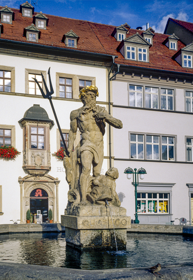 Neptun Brunnen -  'Quoseco' in  Weimar 2004