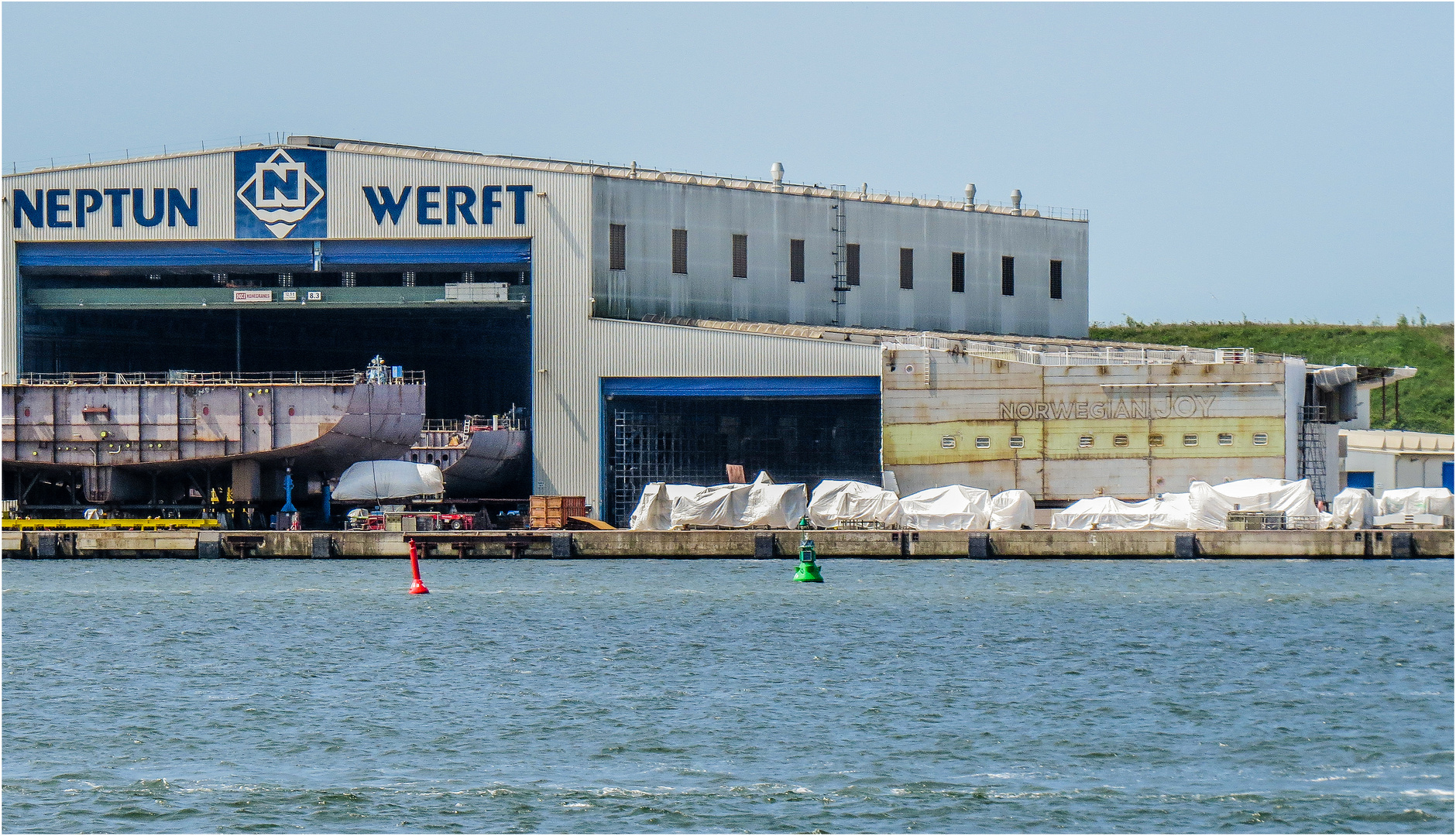 NEPTUN WERFT in  Rostock-Warnemünde ...