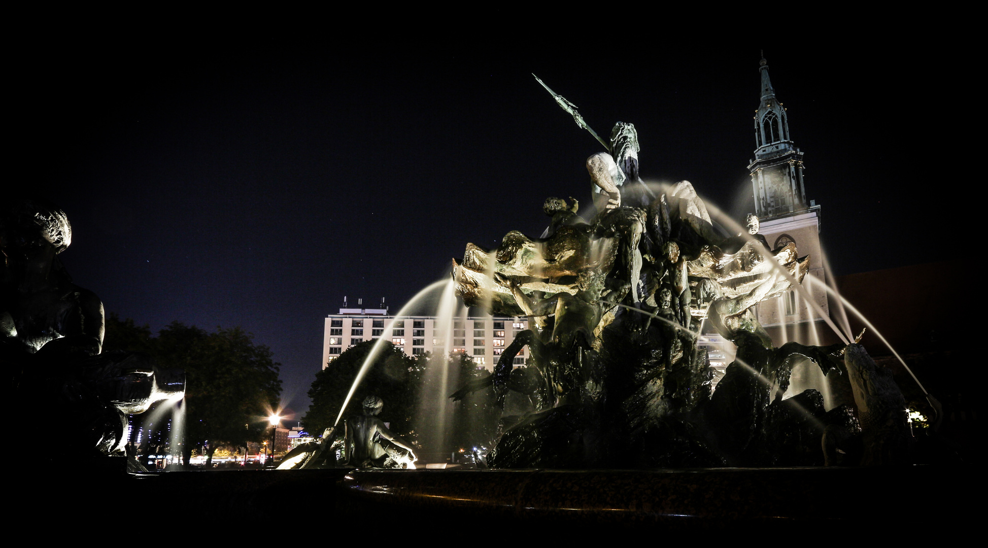 Neptunbrunnen bei Nacht