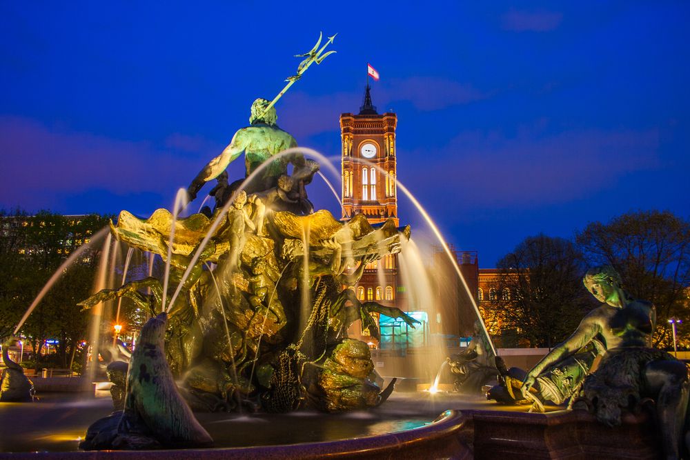 Neptunbrunnen bei Nacht