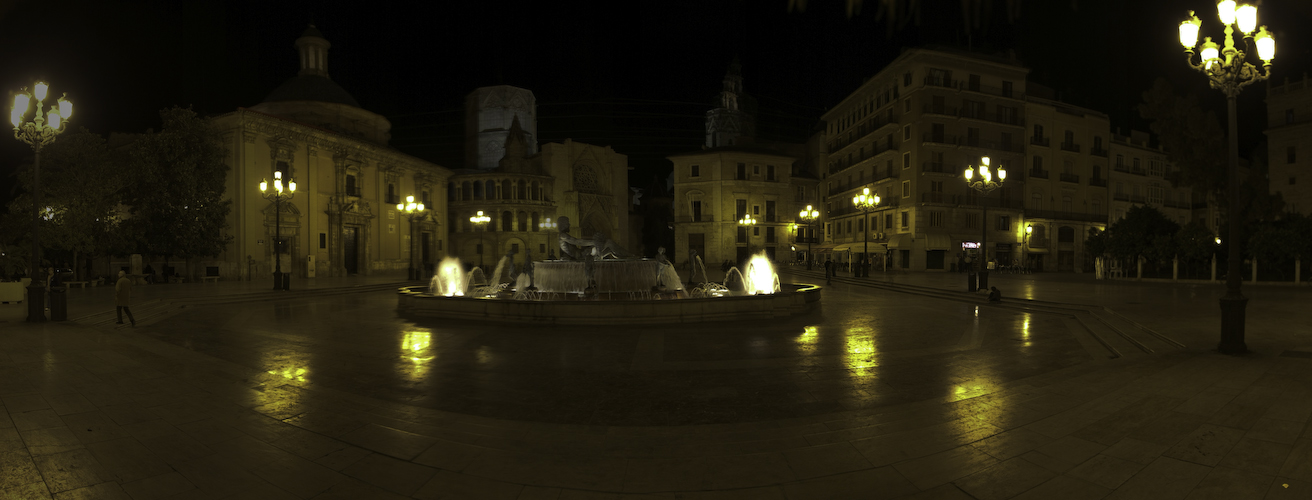 Neptunbrunnen bei Nacht