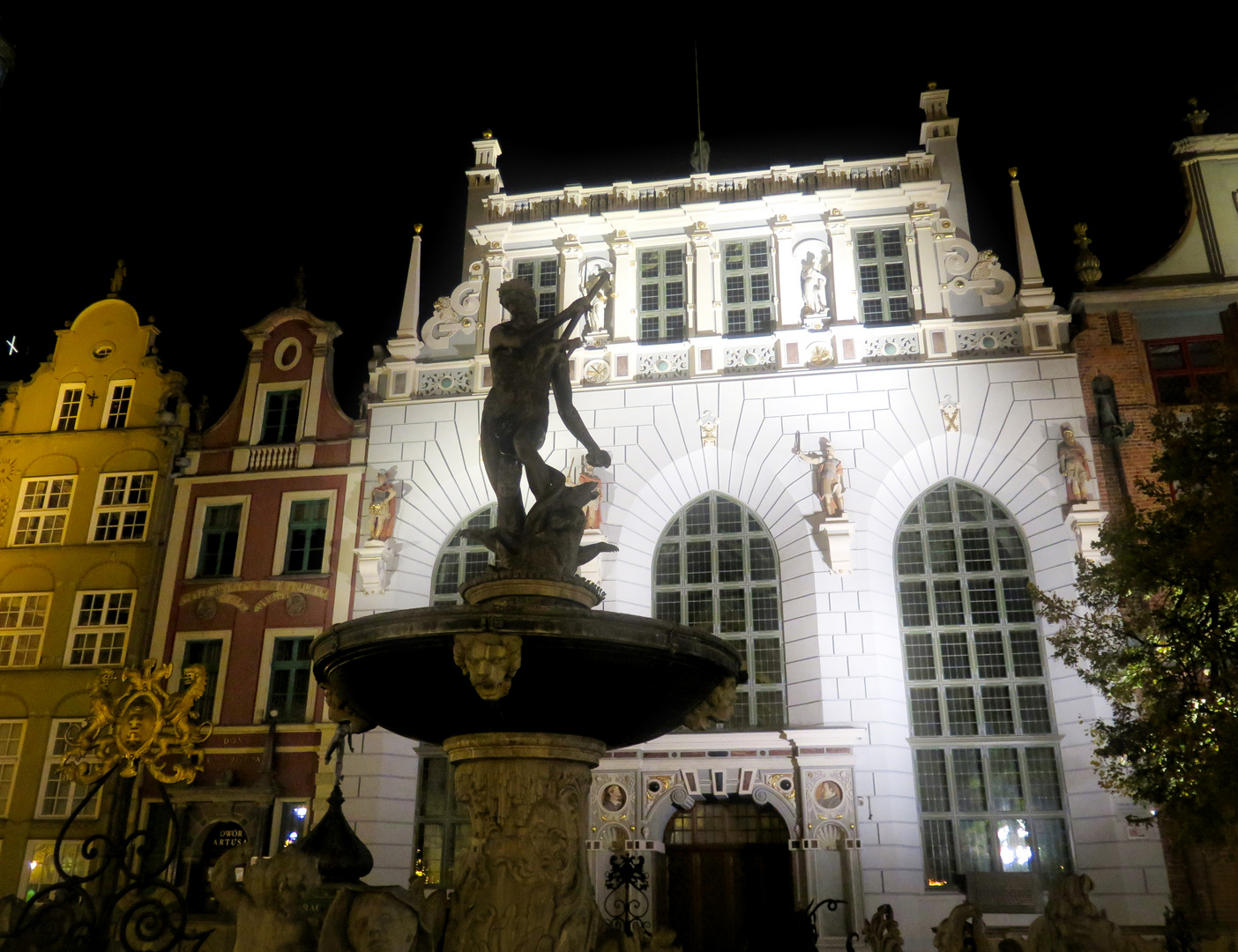 Neptunbrunnen bei Nacht