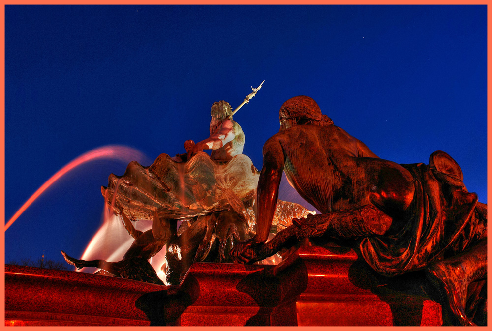 Neptunbrunnen bei Nacht