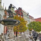 Neptunbrunnen im Herbst