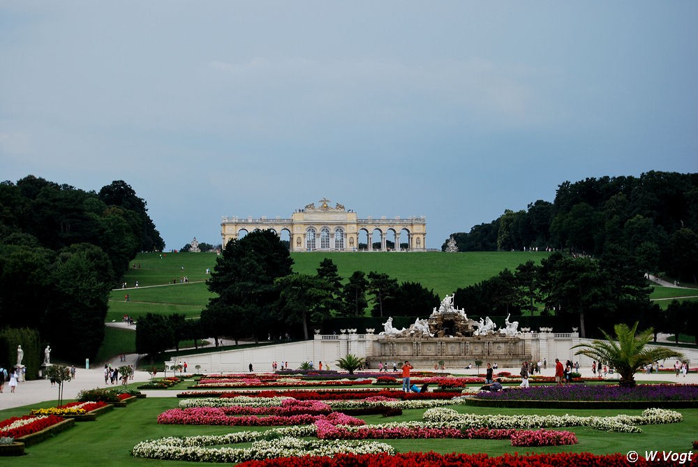 Neptunbrunnen und Gloriette