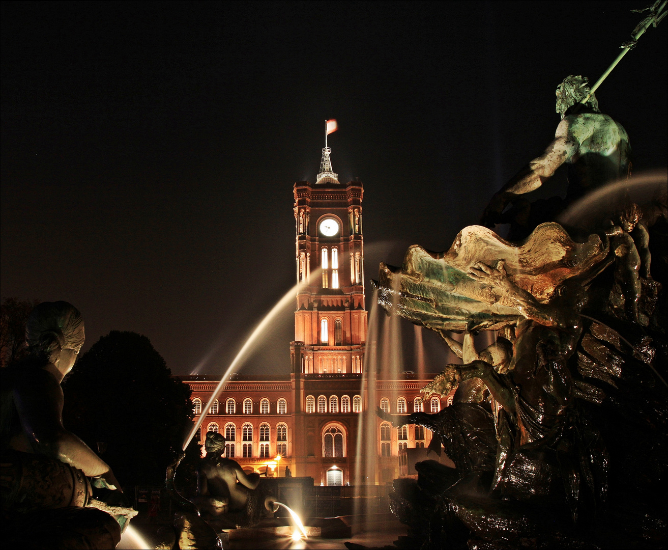 Neptunbrunnen und Rotes Rathaus