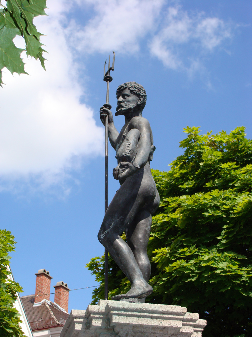 Neptunbrunnen vor der Fuggerei