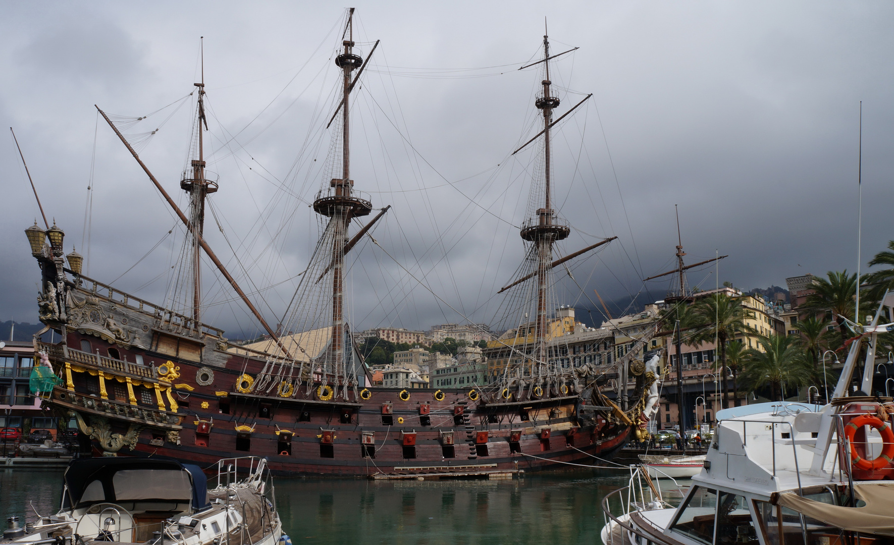 Neptune im Hafen von Genua.