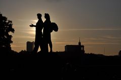 Neris Bridge: Sculptures at dusk