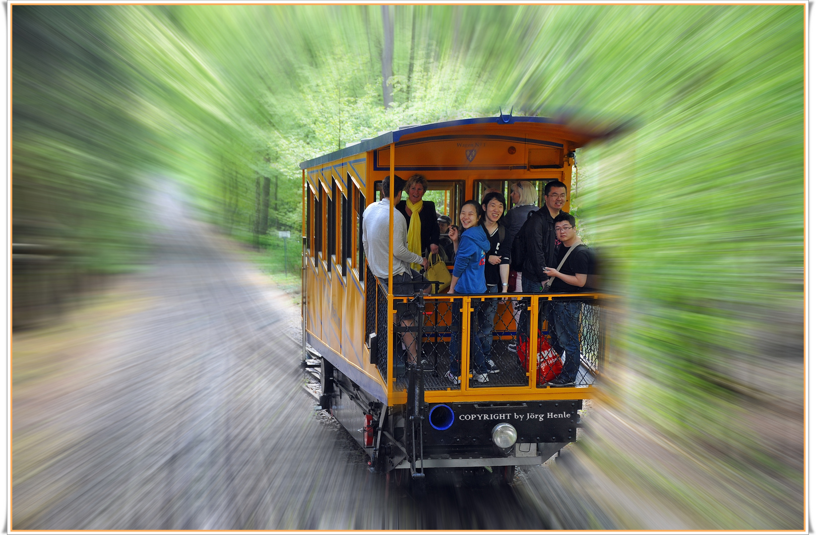 Nerobergbahn - da flitzt sie vorbei (mit 6,78 km/h)