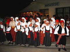 Nervös vor dem Auftritt...Junge Tänzer aus Kokkari/Samos /Greece