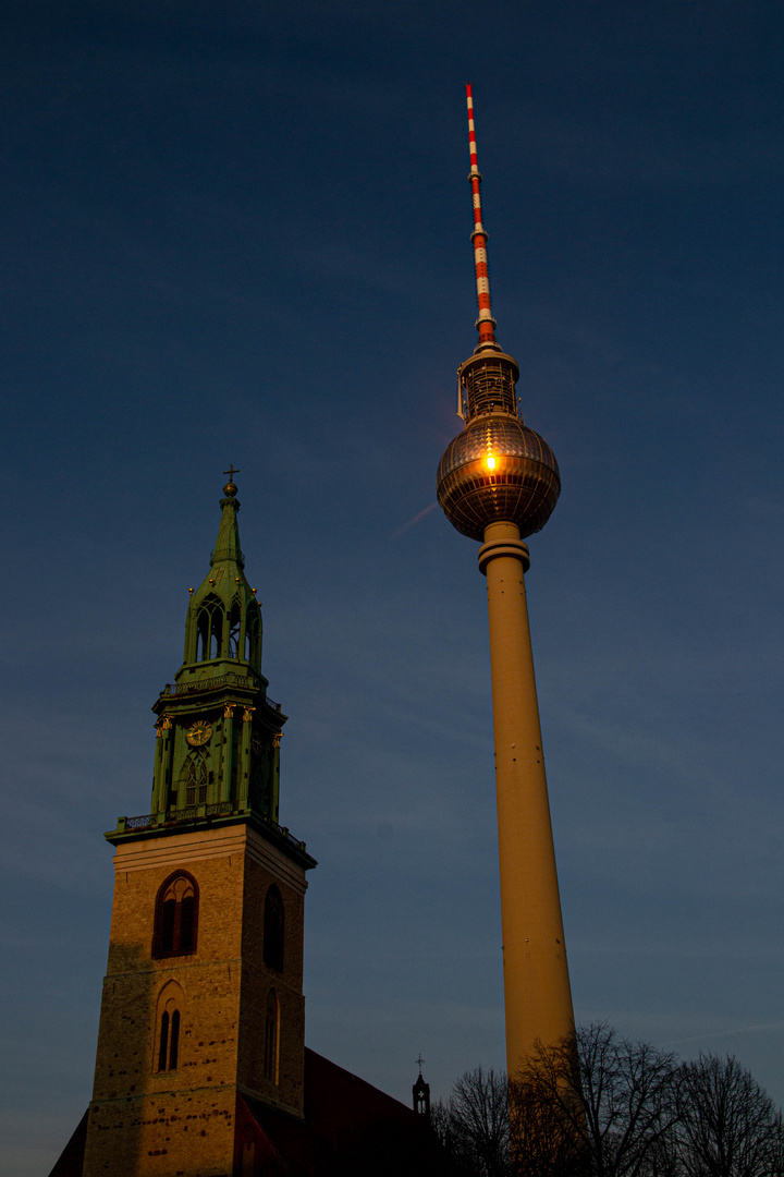 Nervt mich der Lärm, turn' ich auf'n Fernsehturm