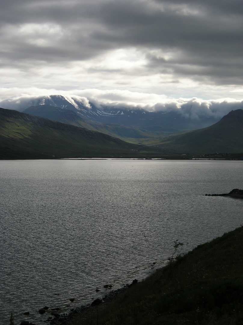 Neskaupstadur am Nordfjardarfloi auf Island