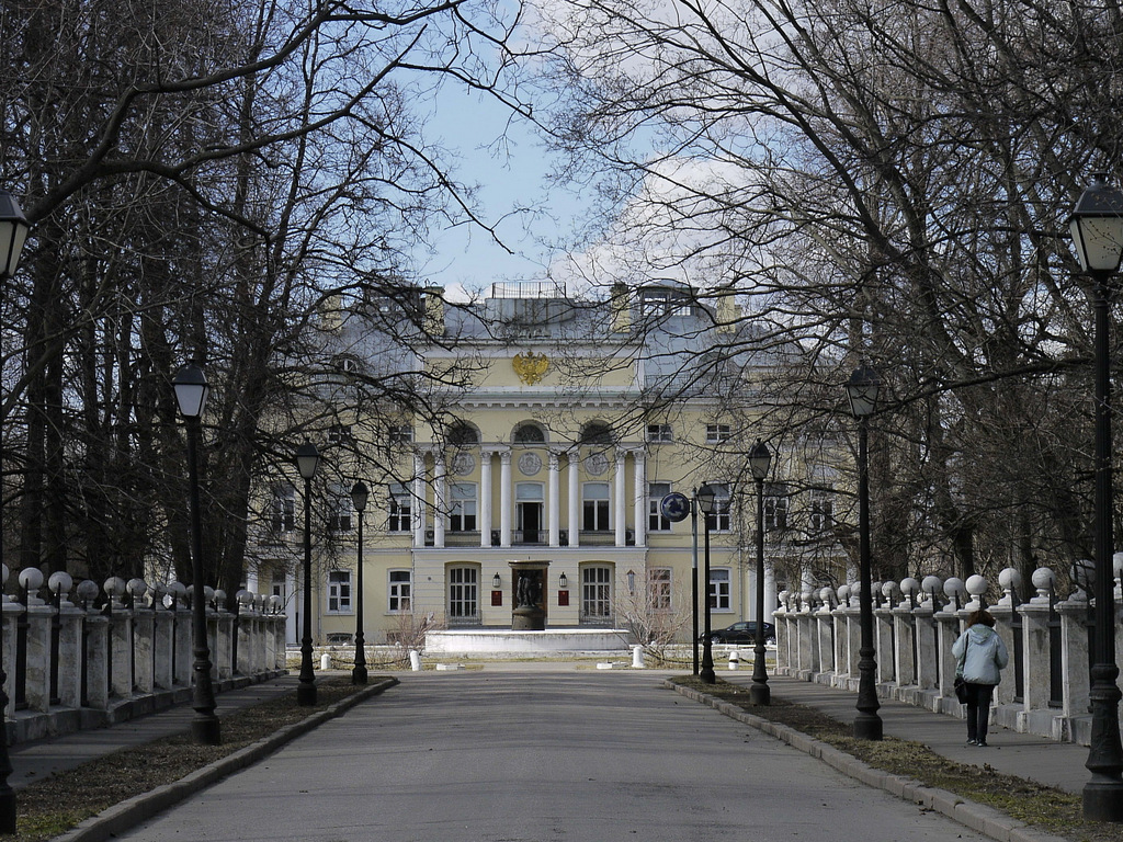 Neskuchny Garden. Alexander Palace. Moscow.