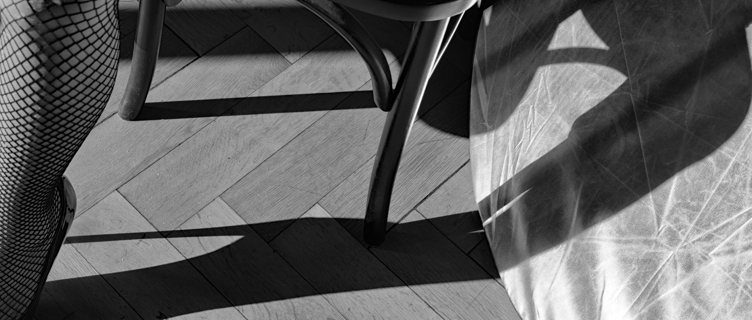 net.heel.chair & shadows