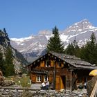 Nette Hütte mit Schnitzerreien im hinteren Schächtental