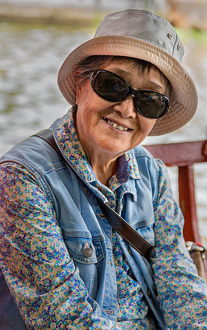 Nette Oma im Park