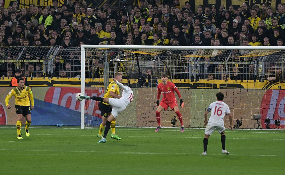 Netter Versuch eines.. Foto & Bild sport, ballsport, fußball