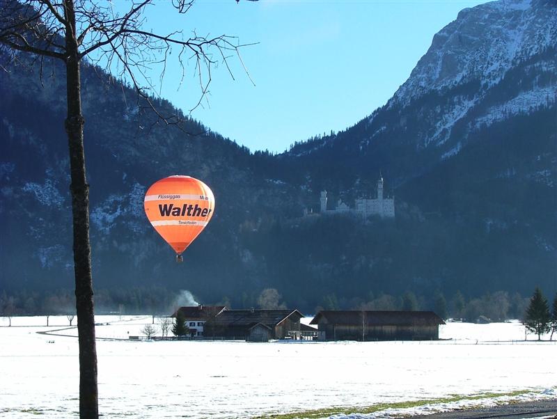 neu-schwan -- ballon