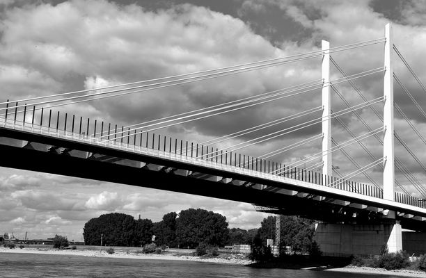 Neubau der A40-Rheinbrücke in Duisburg-Neuenkamp