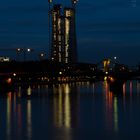 Neubau der EZB bei Nacht