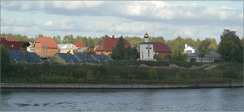 Neubausiedlung hinter dem Deich