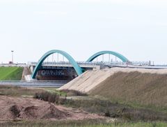 Neubrücke über die BAB 9 fast fertig