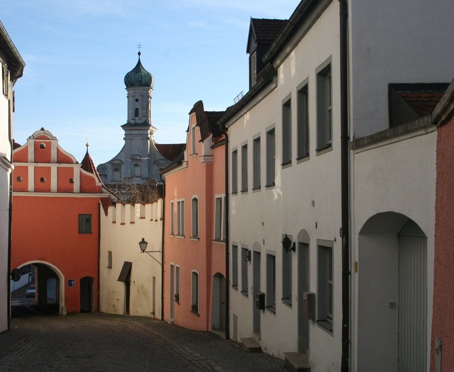 Neuburg an der Donau: Oberes Tor und Studienkirche