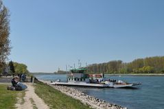 Neuburgweier: An der Fähre 06