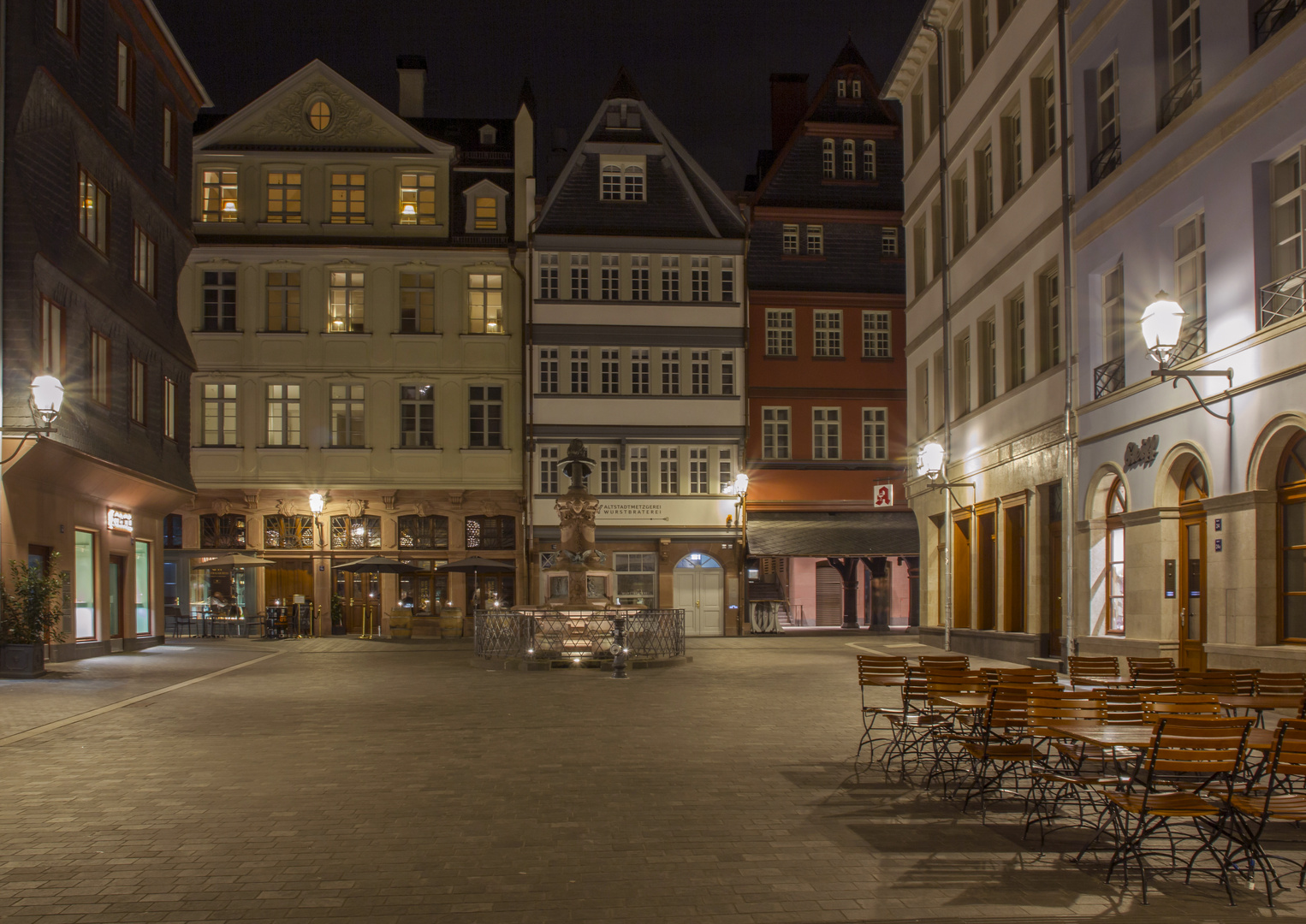 Neue Altstadt in Frankfurt am Abend